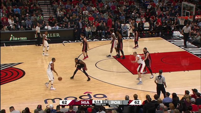 Mason Plumlee Drives In For The 2 Hand Poster! _ 12.03.16.-1QKHI2JCkYc
