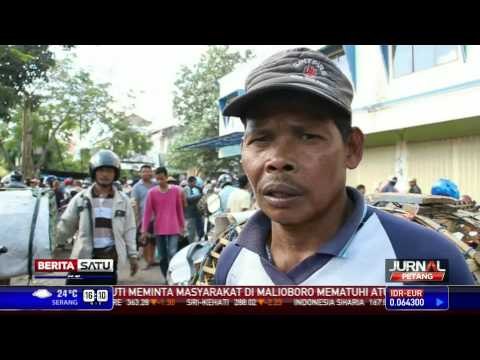 Warga Lombok Berburu Ayam Kampung dan Bebek