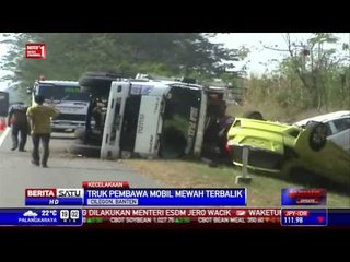 Truk Pembawa Mobil Mewah Terbalik di Tol Jakarta-Merak