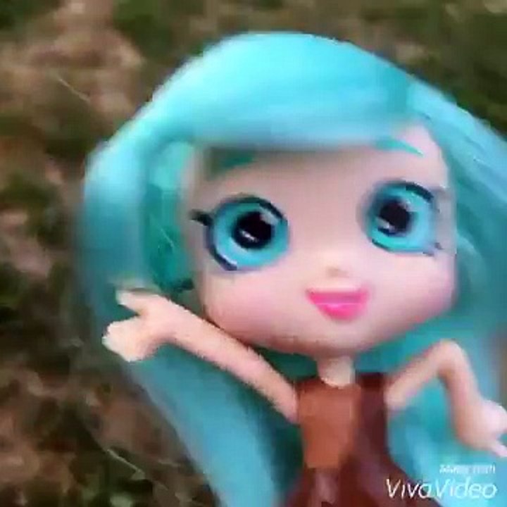 Shoppies sing Clean by Taylor Swift