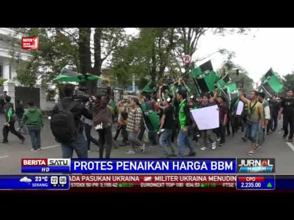 Mahasiswa dan HTI di Bandung Tolak Kenaikan BBM