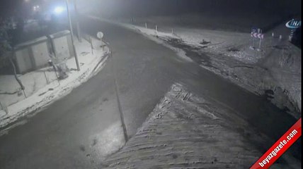 Kar nedeniyle gerçekleşen kazalar kameralara yansıdı