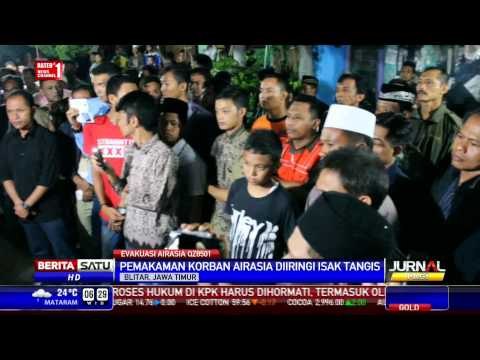 Pemakaman Korban AirAsia di Blitar Diiringi Isak Tangis