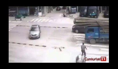 Korkunç an kamerada: Ok gibi saplandı