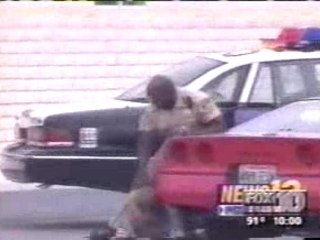 La femme a regis entre dans la police