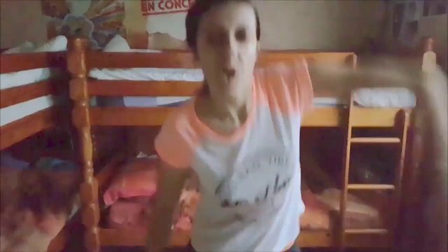 Cette fan de Squeezie mérite la palme de Malaise TV... Tellement fun!