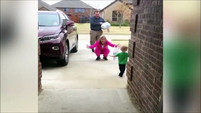 Ce gamin préfère papy apparemment!