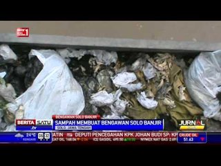 Sungai Bengawan Solo Meluap Akibat Tumpukan Sampah