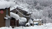 Cold snap dumps heavy snow in Japan
