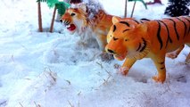 Wild Animals In SnowSchleich Toy animals Play In Snow-Fun Safari ZOO Animals Video Part 25