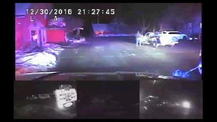 Un suspect a la mauvaise idée de charger des policiers avec une chaîne et se fait tirer dessus