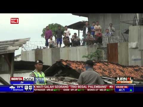 Isak Tangis Warnai Pembongkaran Asrama Polisi Pesing