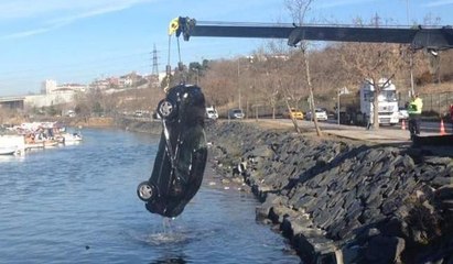 Bakırköy'de feci kaza: Kaldırımdaki kadını ezip dereye uçtu: 1 ölü