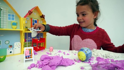 Peppa Pig Holiday House on the Kinetic Sand Beach with Surprise Eggs