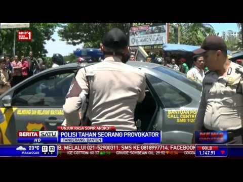 Ratusan Sopir Angkot Blokade Jalan Masuk Lippo Karawaci