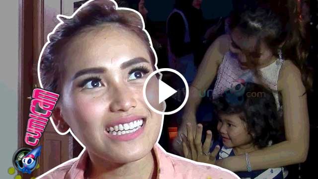 Tiga Tahun Usia Anak, Ayu Inginkan Pendamping? - Cumicam 13 Januari 2017