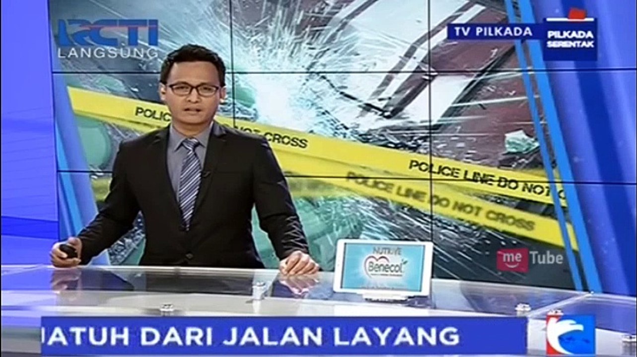 Wanita Jatuh dari Jalan Layang Lalu Menimpa Sebuah Mobil