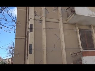 Camerino (MC) - Terremoto, cerchiatura casa per riaprire viabilità (13.01.17)