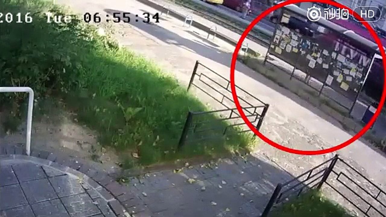 Mulher escapa de acidente por milagre