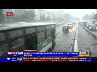 Jalan Matraman Raya Terendam Banjir 50 Centimeter