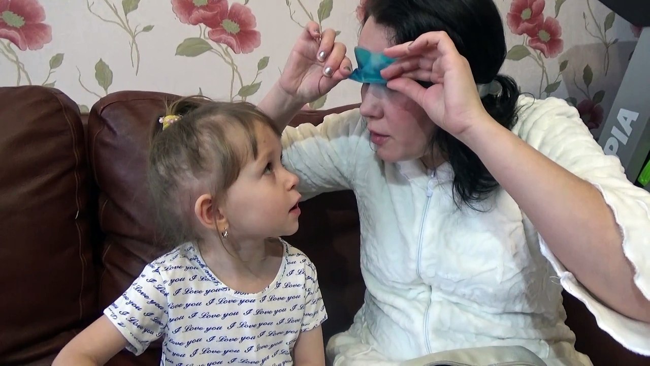 #2 Играем в доктора.  Play doctor. Ильвинка заплакала, не хочет делать укол маме