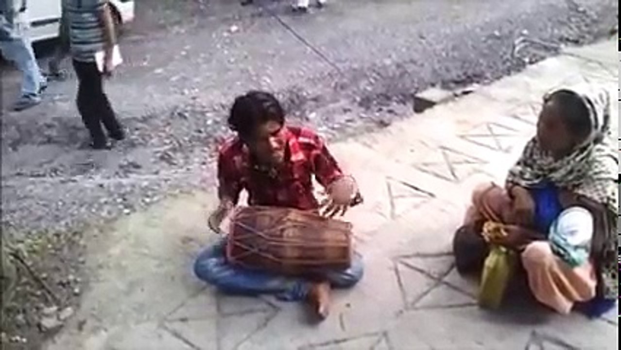 um tere shahar mein aaye hain musafir ki tarah hd