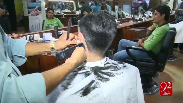 Dangerous hair cutting technique involving use of fire 13-01-2017 - 92NewsHD