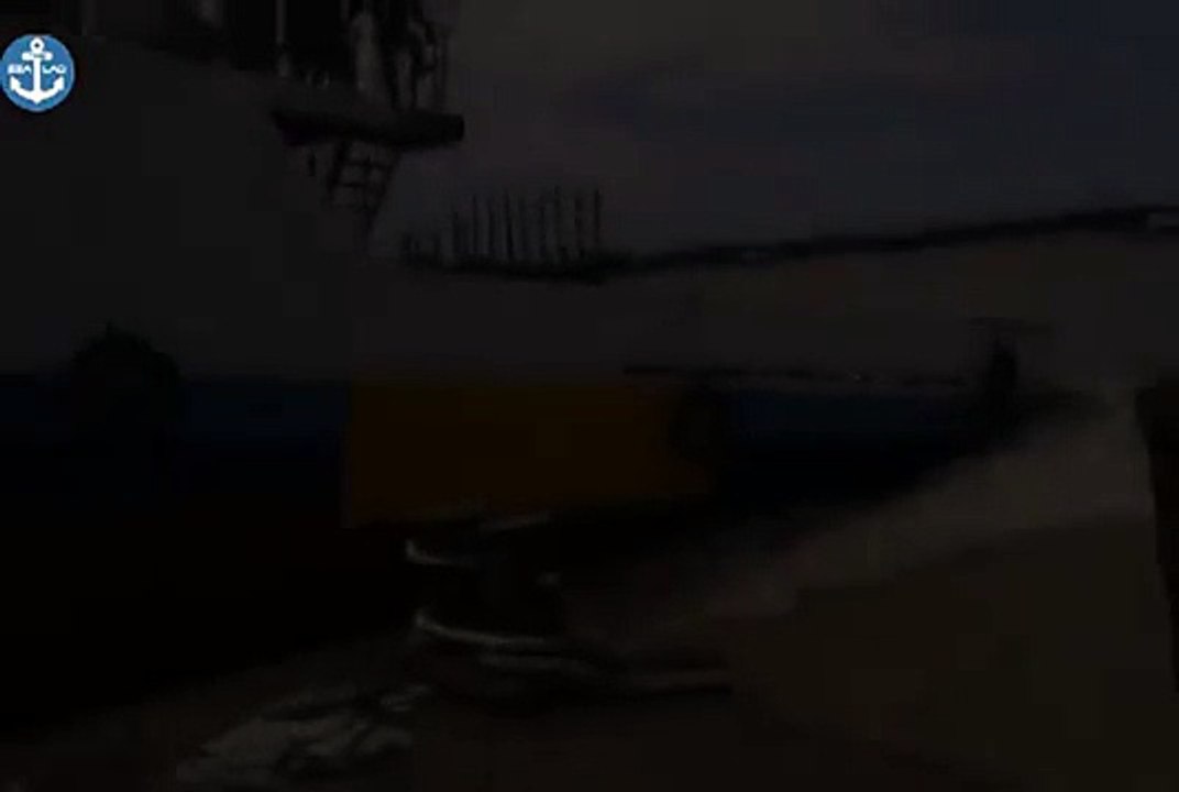 La mise à l’eau d’un gros bateau ne se passe pas comme prévu