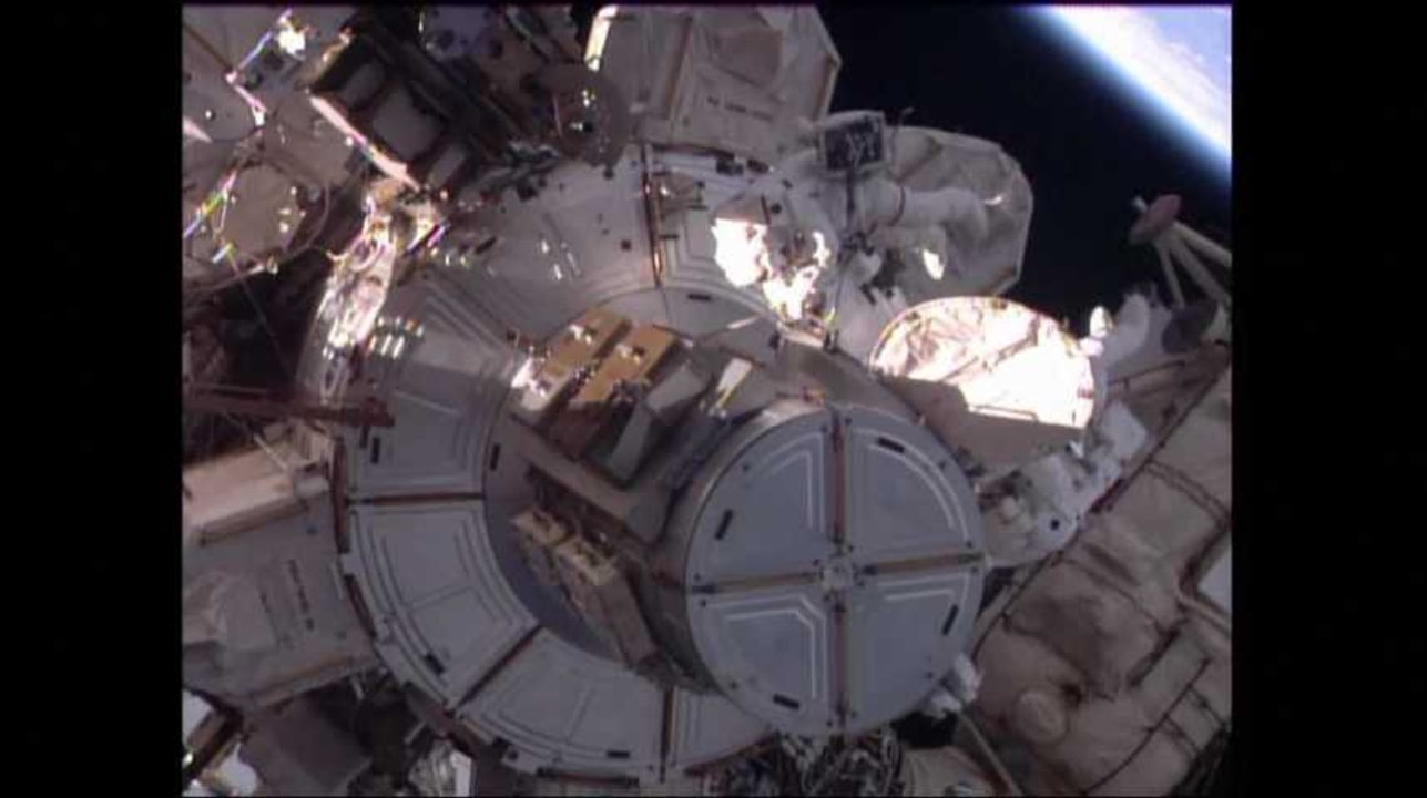 Première sortie dans l'espace pour Thomas Pesquet