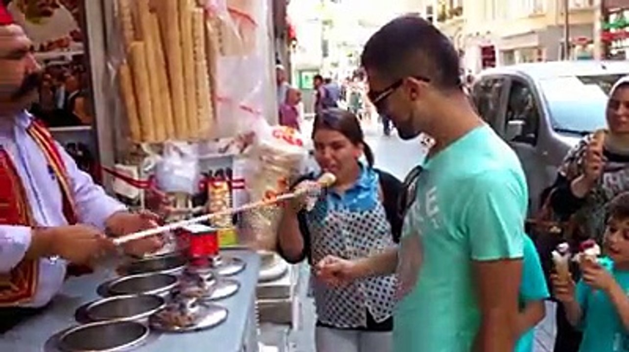 Kamaal ka admi hay yea to