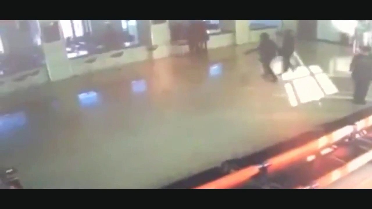 Wife set on fire in head by husband at divorce court