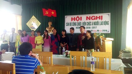 Giáo dục cộng đồng - Tập thế giáo viên hát trong hội nghị công nhân viên chức 2016