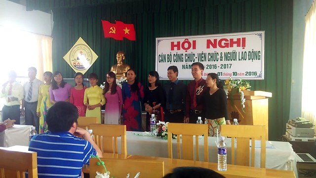 Giáo dục cộng đồng - Tập thế giáo viên hát trong hội nghị công nhân viên chức 2016