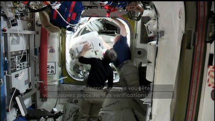 Première sortie dans l'espace pour Thomas Pesquet