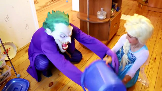 FROZEN ELSA HAS BIGGEST LIPS From Joker! w/ Frozen Elsa, Spiderman Pink Spidergirl Anna & Maleficent