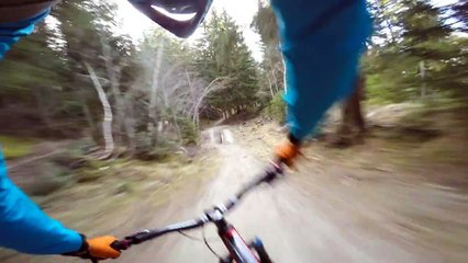 Kilian Bron force une conduite en VTT sans user ses freins en pleine forêt