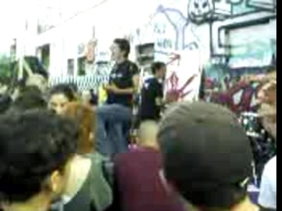 Guerilla Poubelle - La drogue c'est de la merde (1/2)