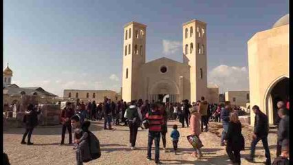 Católicos celebran en el río Jordán la fiesta de la Epifanía