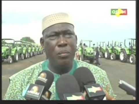 Le Chef d’État IBK a remis 1000 Tracteurs aux Paysans d'une valeur de 13 Milliards de franc.