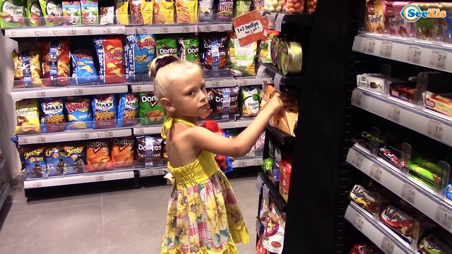 Ярослава и Штеффи Русалочка купаются на море. Шопинг - Турецкие Сладости. Doll Steffi Bath Time