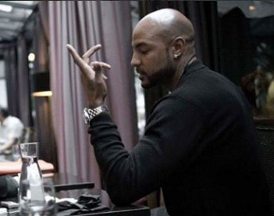 Booba se fait attaquer par un éléphant au Gabon !