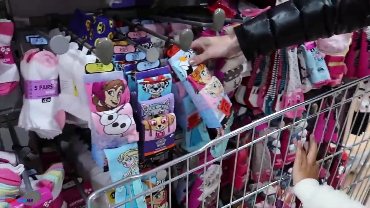 Bad Baby Spiders Attack Girl In Supermarket Compilation - Mommy Freaks Out - Toys AndMe (SKIT)