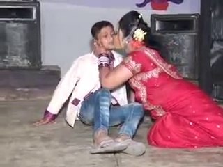 Aunty &Boy Hot stage dance.Kaise Pani kaise pani