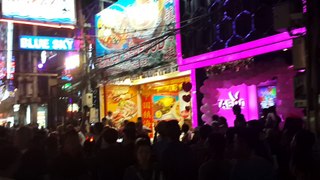 Pattaya Walking Street 2017'nin ilk dakikalarına çoşkuyla girdi