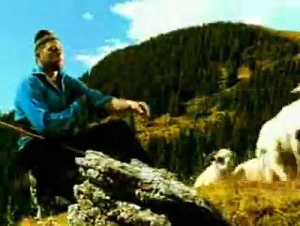 Kënga Evropa (që e dëgjojmë në UEFA) tek barinjtë që e luajnë ...