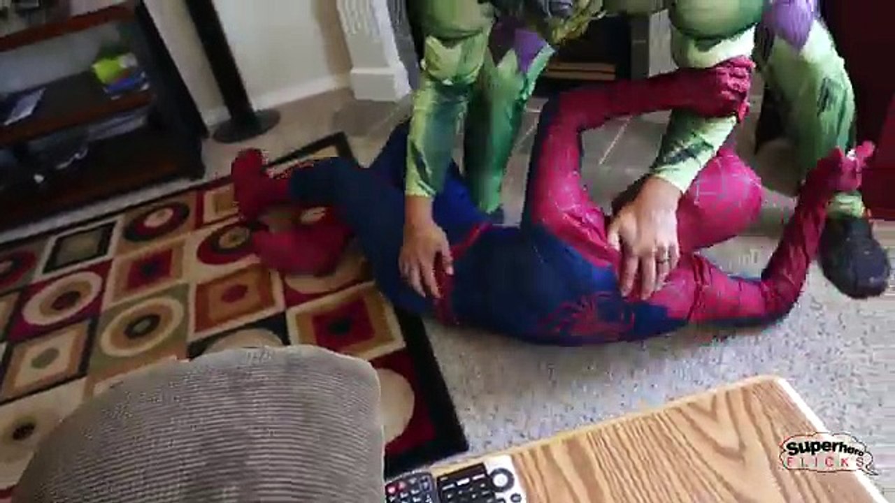 The Amazing Blue Spiderman vs Hulk in Real Life! | Superhero Movie!