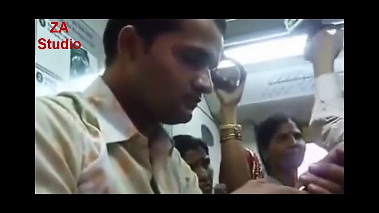 Fight in Delhi Metro-Don't foret to watch