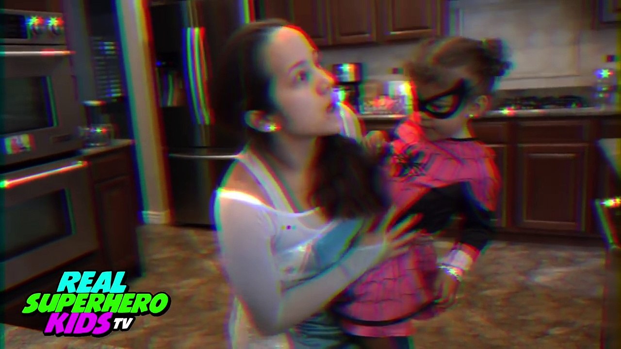 FROZEN ELSA POO COLORED BALLS with PINK SPIDERGIRL vs BABY SPIDERMAN vs JOKER Superhero Fun!