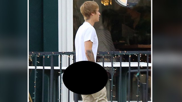 Justin Bieber Flashes Underwear and Butt In Sagging Pants
