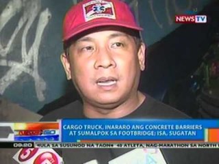 NTG: Cargo truck, inararo ang   concrete barriers at sumalok sa   footbridge; isa, sugatan